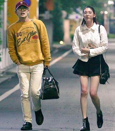 三浦春馬と三吉彩花のフライデー画像1